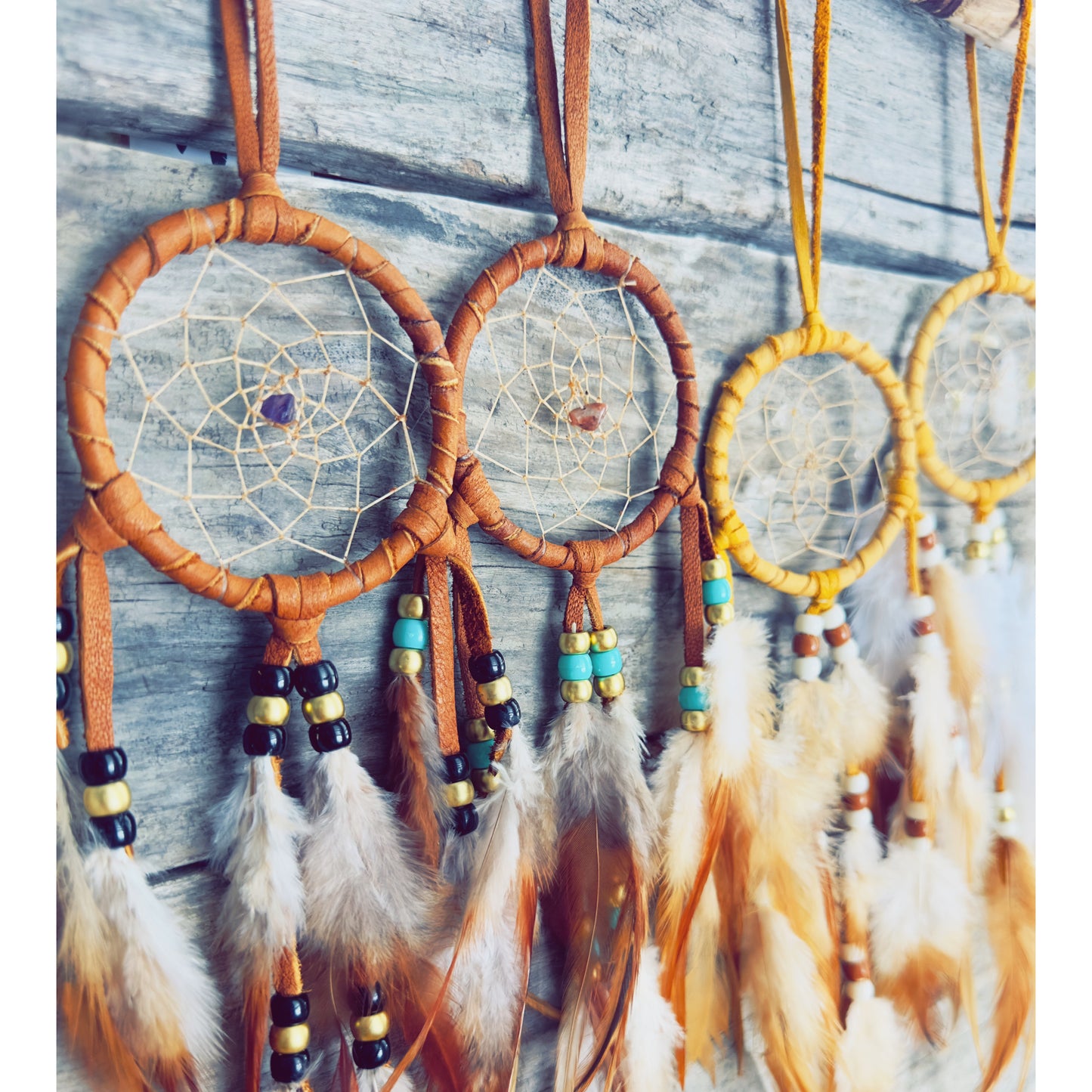 Capteur de reves autochtone fait main avec plumes naturelles