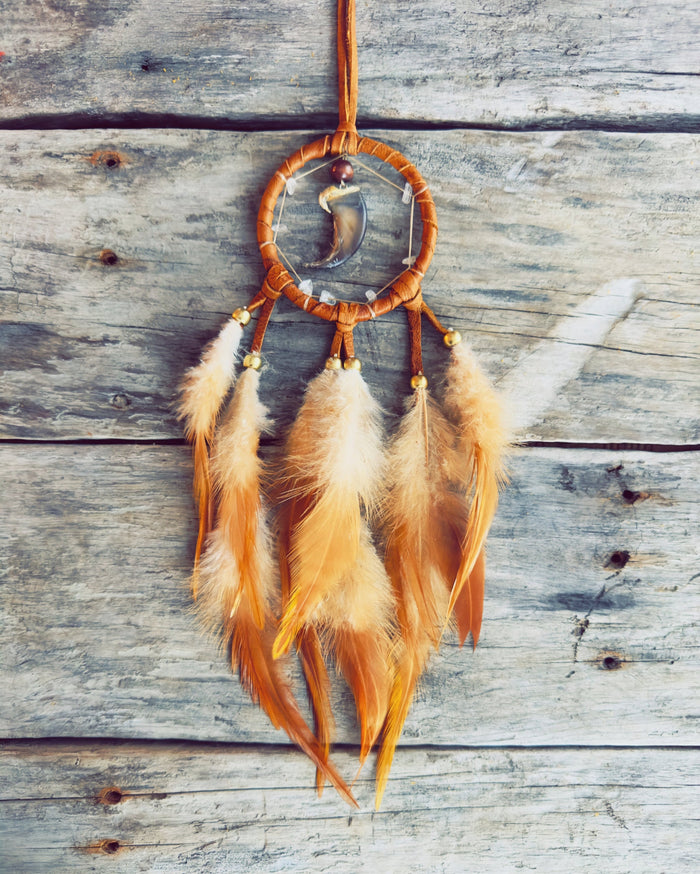 Capteur de rêves 3 pouces brun avec griffe d'ours - plumes naturelles