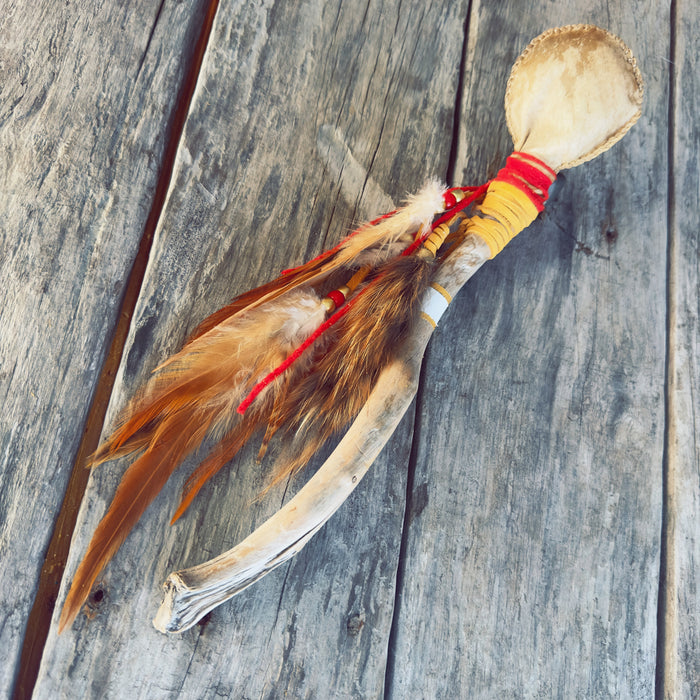 Hochet spirituel autochtone – passage et transformation