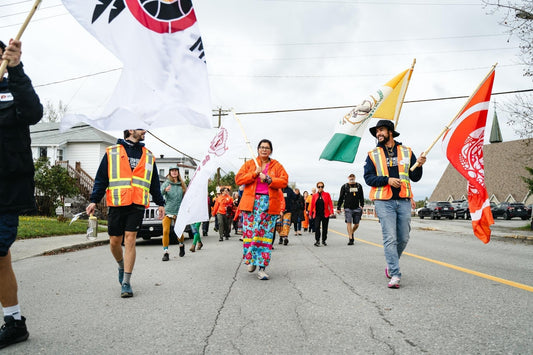 Puamun-Meshkenu-2024-Une-semaine-de-marche-pour-la-résilience-et-la-réconciliation Artisanat Autochtone