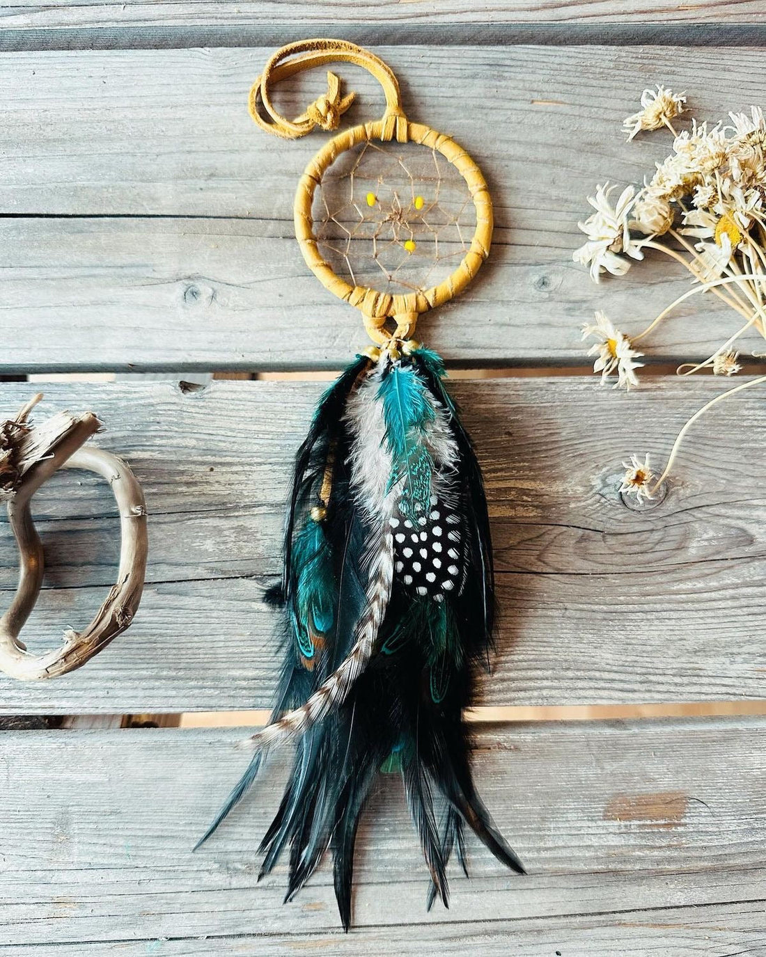 Quelle est la signification spirituelle d’un capteur de rêves autochtone — et pourquoi vous devriez en avoir un chez vous dès aujourd’hui