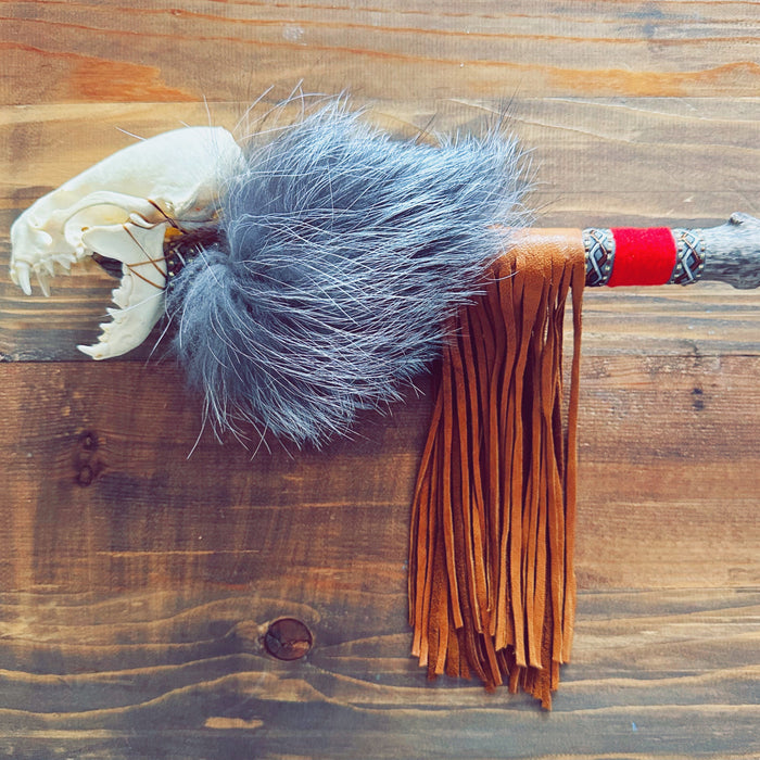 Esprit de la loutre – bâton cérémonial – œuvre d’exception Esprit animal
