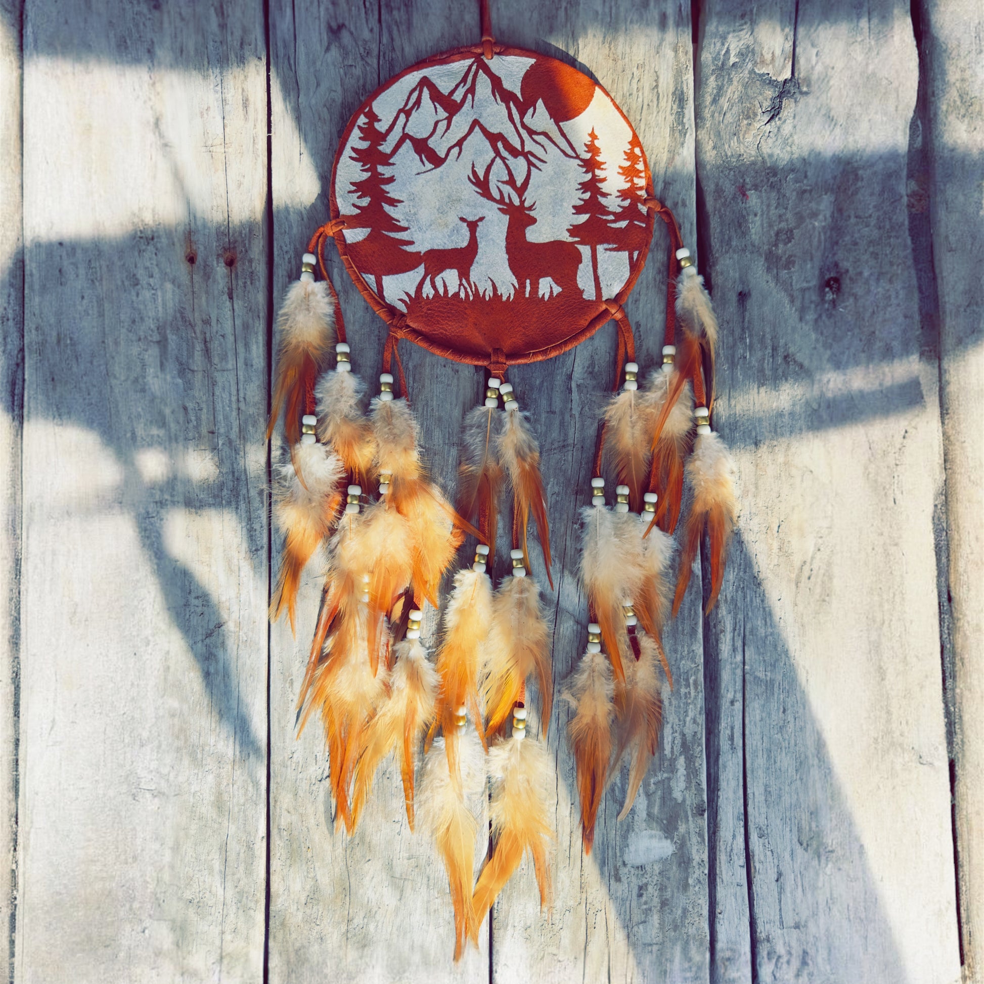Capteur de reve peint sur peau orignal