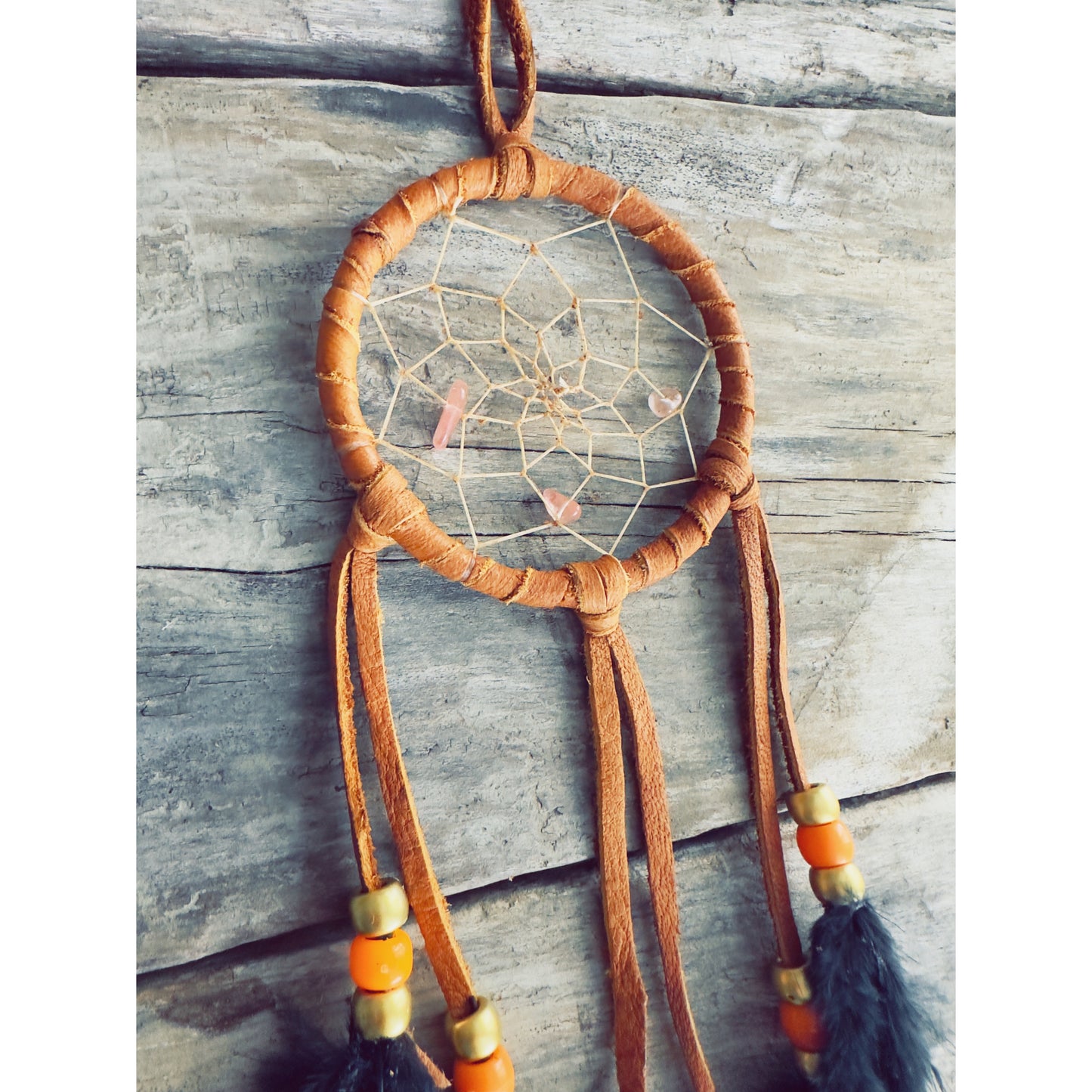 Capteur de rêves lueur – Création ilnu, pierres de quartz rose