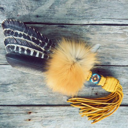 Grand Smudge fan cérémoniel avec fourrure naturelle – pièce unique