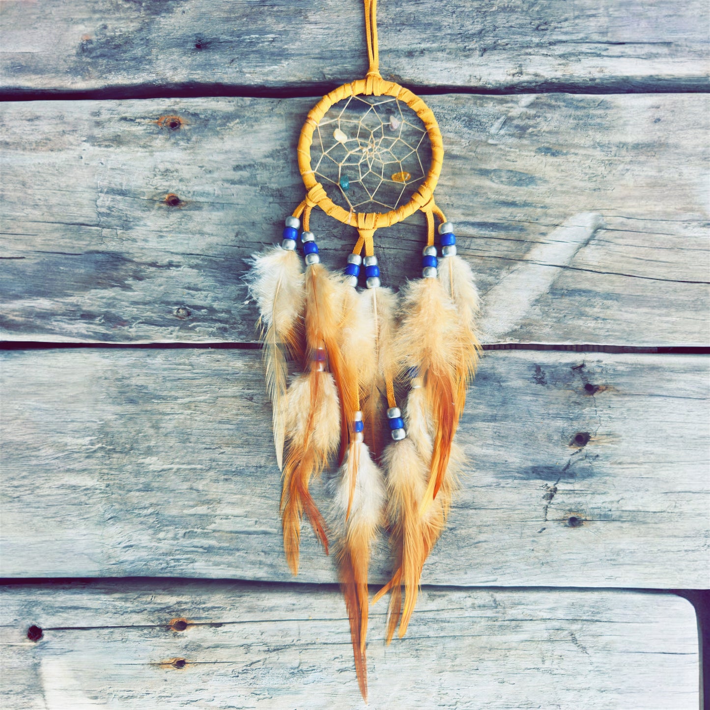 Capteur de rêves 3 pouces en cuir d’orignal naturel, perles et plumes