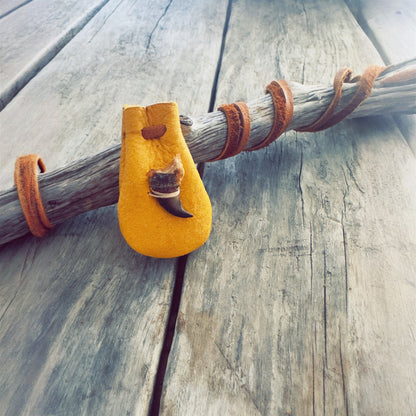 Sac de médecine en cuir d’orignal avec griffe de loup | Esprit