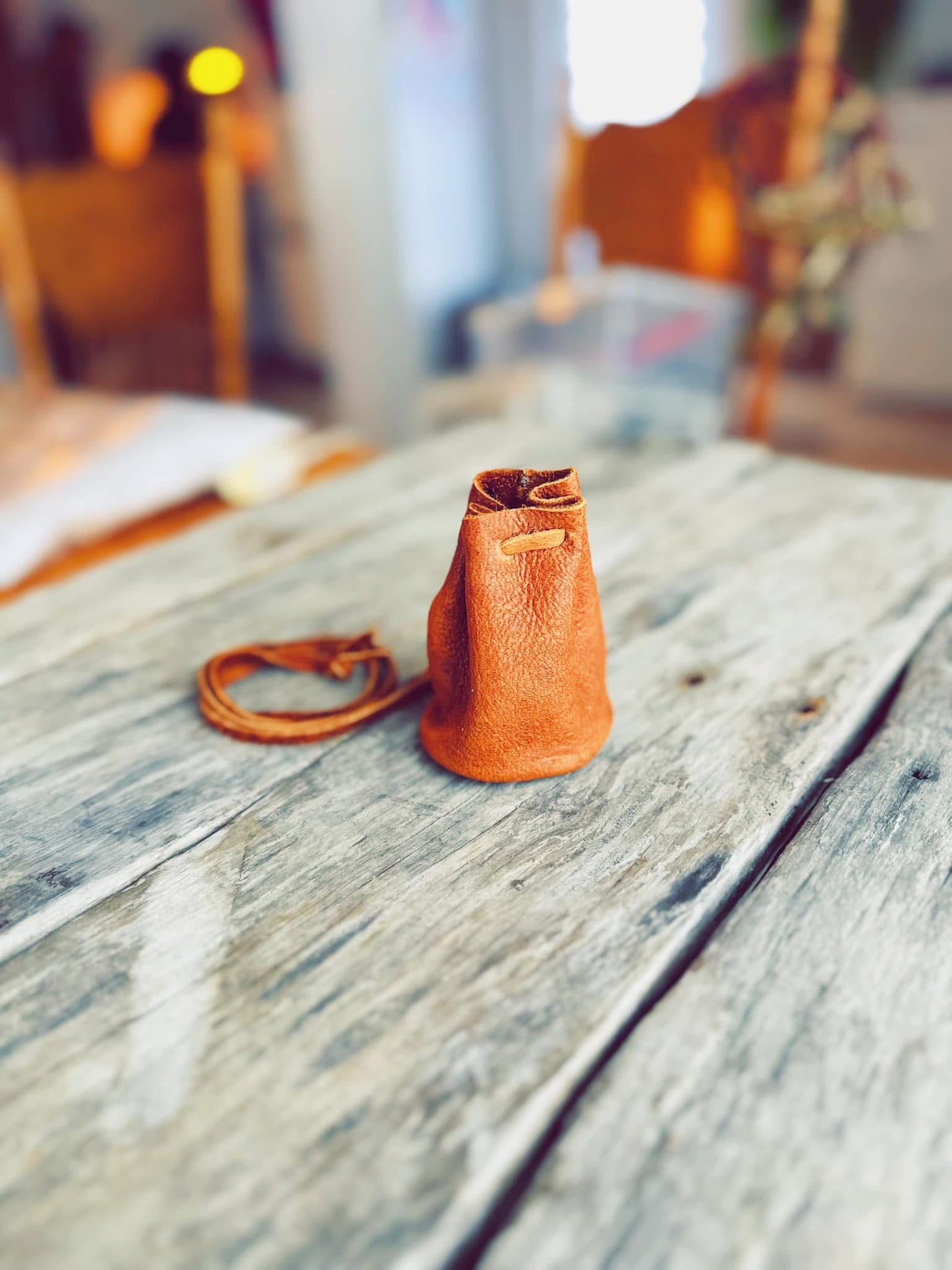 Petit sac de médecine en cuir d’orignal – style baluchon