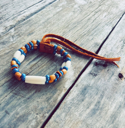 Bracelet autochtone cuir d’orignal et perles d’os – rivière des ancêtres