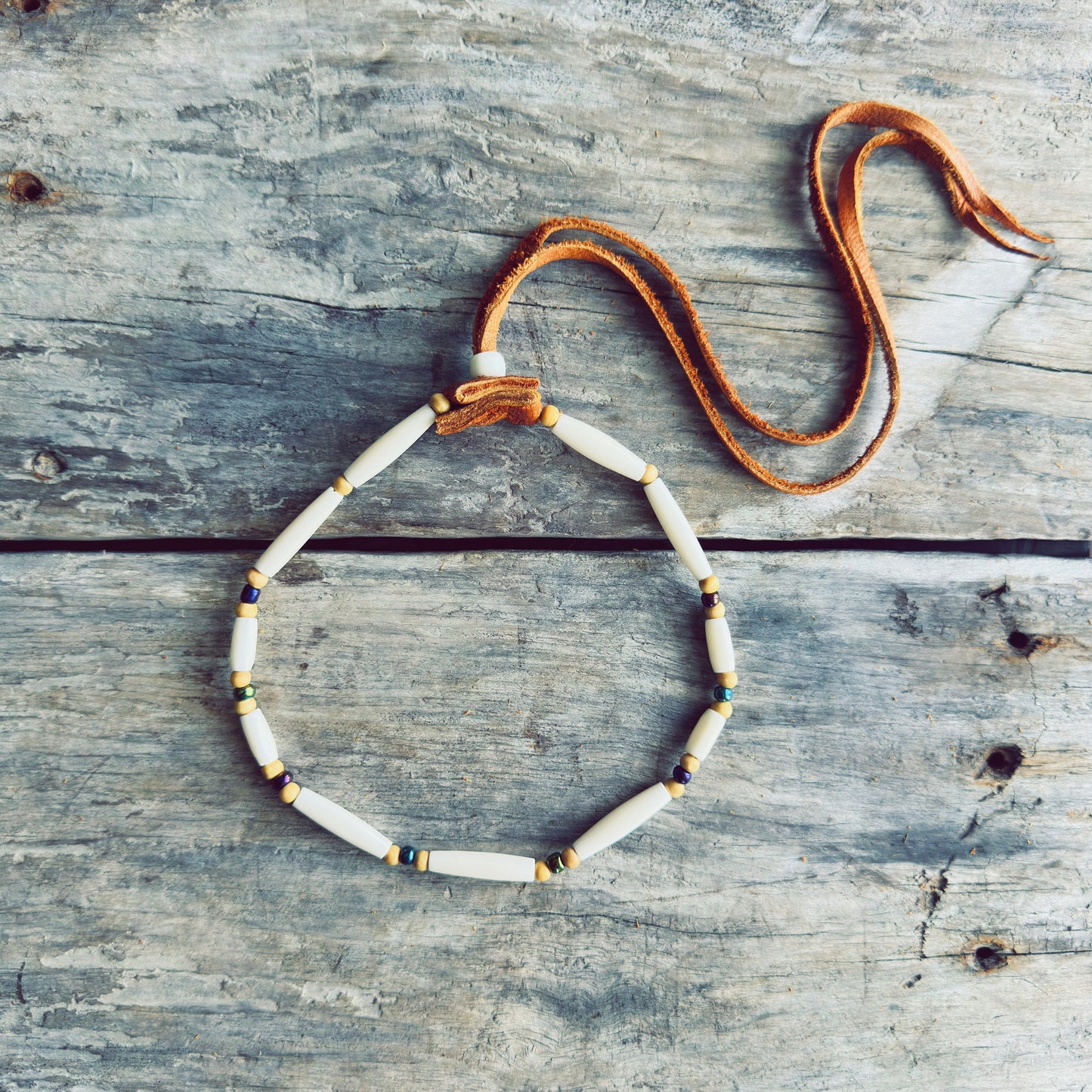 Gargantilla choker de hueso natural – Aurora salvaje