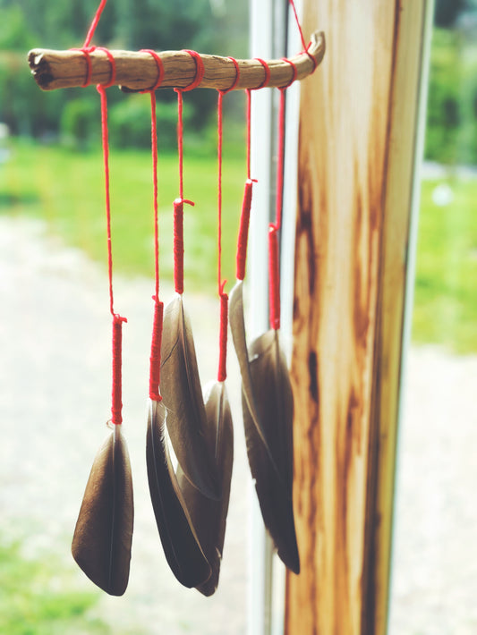 Le Chant des Bernaches – Mobile en bois de grève et plumes véritables