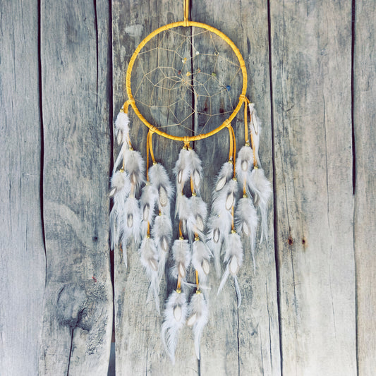 The Sun Within – 20 cm großer Traumfänger aus goldgelbem Originalleder