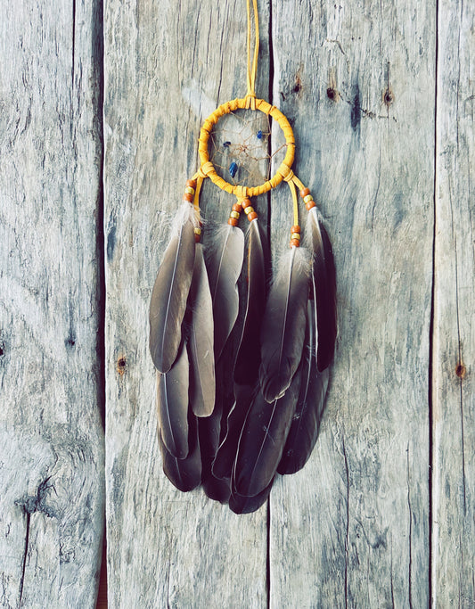 #47 - Attrape-rêves en cuir d’orignal avec plumes naturelles d’Outardes - Artisanat Autochtone 