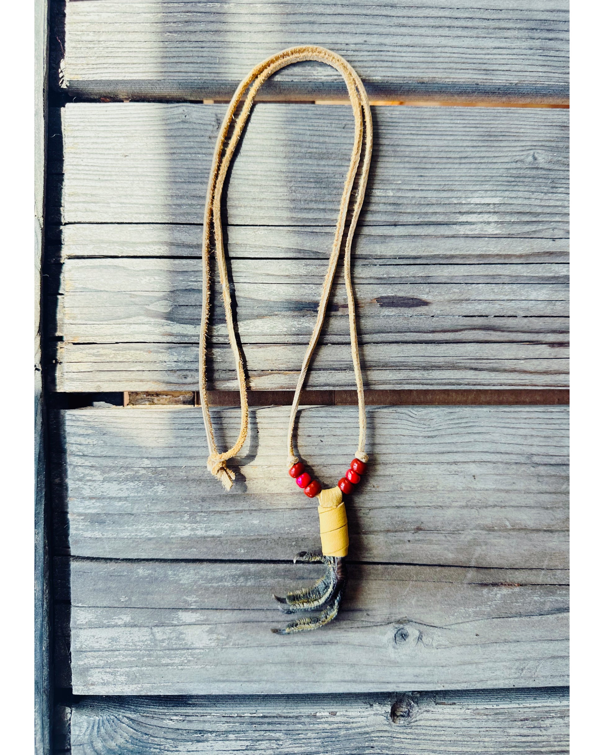 Collier autochtone fait a la main par artiste autochtone