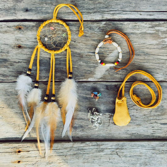 Ensemble spirituel de reconnexion en artisanat autochtone fait main avec matériaux naturels