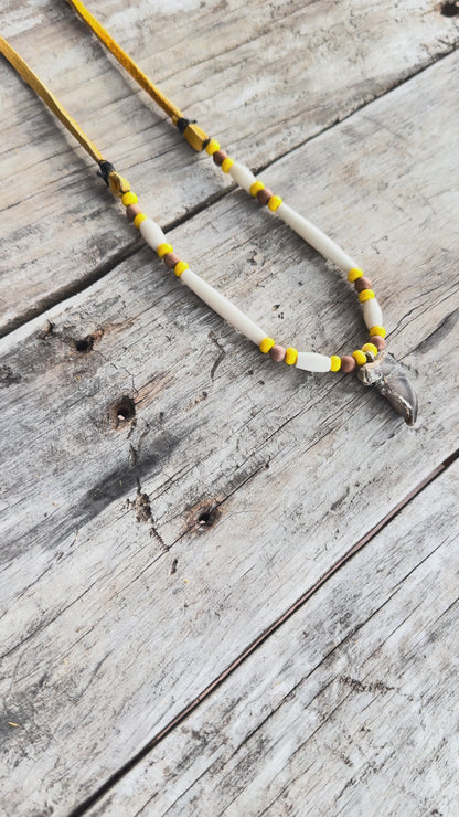 Colliers en griffe d’ours – œuvres artisanales autochtones Esprit animal