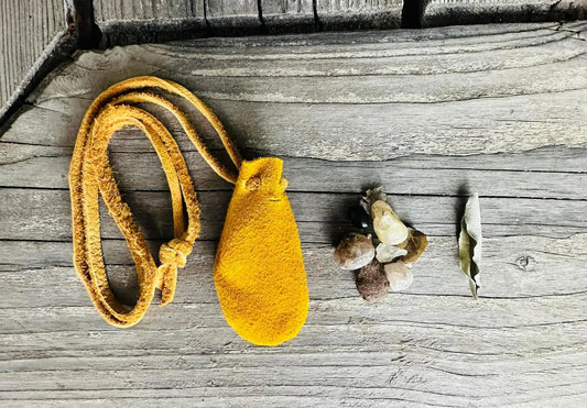 Sac de médecine en cuir d'orignal et de cerf, véritable et fait main par Atelier Nutshimit