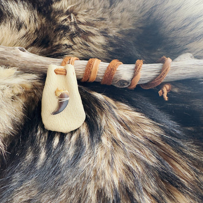 sac de medecine cuir orignal griffe de loup instinct sauvage